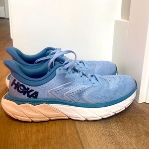 HOKA ARAHI 5